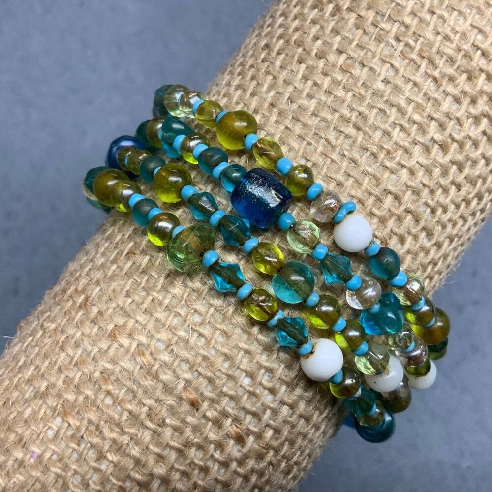 Beaded Memory Wire Bracelet 7 In Turquoise Blue Green White Beads Retro Vintage